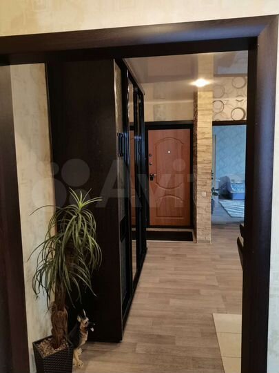 2-к. квартира, 60 м², 1/10 эт.
