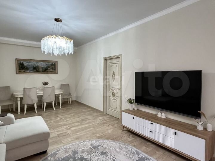 2-к. квартира, 74 м², 3/10 эт.