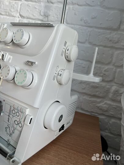 Отличный оверлок Janome 210 d