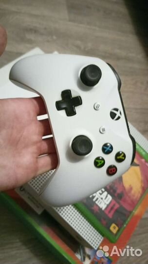 Xbox One s 500 gb +игра