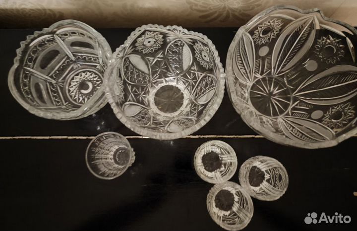 Цена за все 3 салатника и 4 хрустальные рюмки