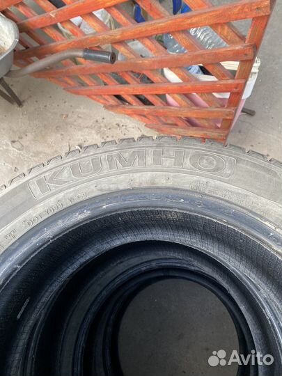 Kumho I'Zen KW23 215/55 R17