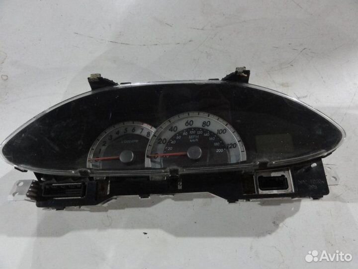 Панель приборов (щиток) Toyota Yaris