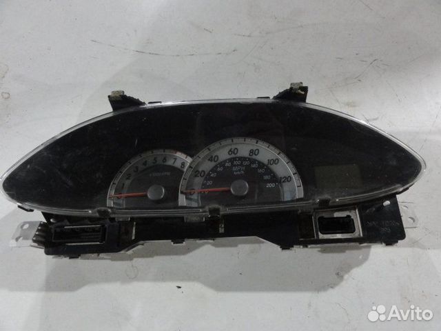 Панель приборов (щиток) Toyota Yaris