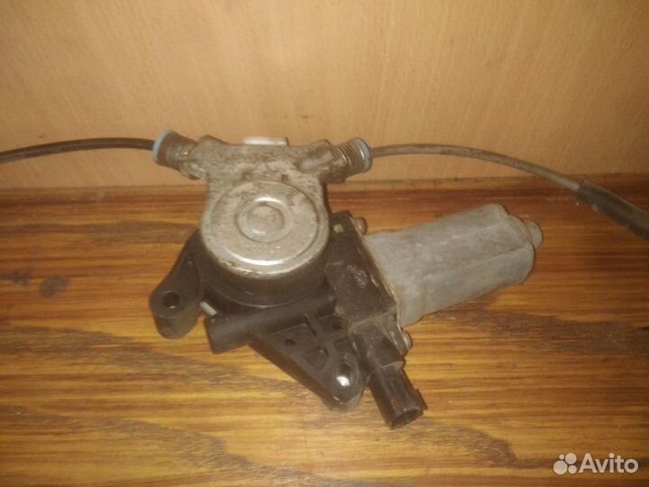 Стеклоподъемник передний правый Mazda Tribute джип