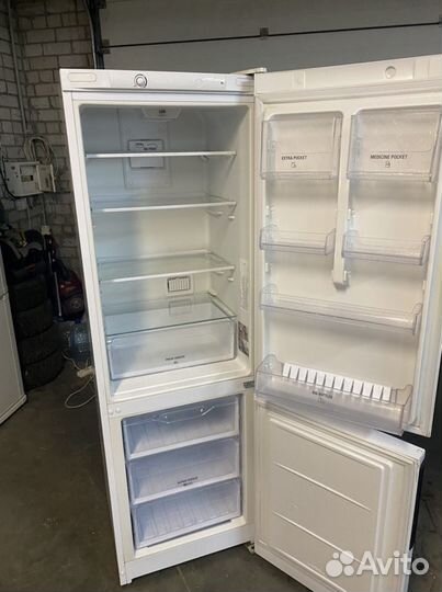 Холодильник Hotpoint Ariston No frost (2.камеры)