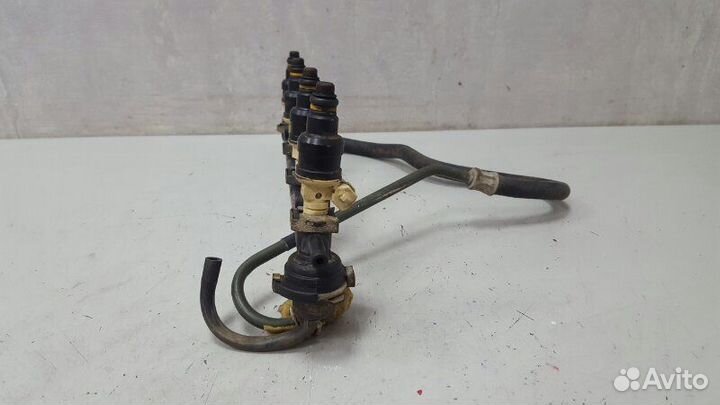 Топливная рампа с форсунками Rover 200 214 RF