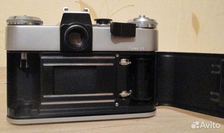 Пленочный зеркальный фотоаппарат Zenit - E
