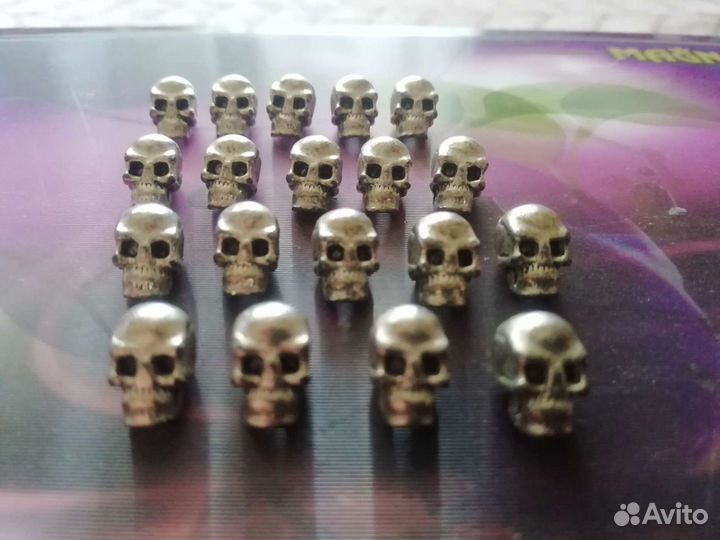 Бусины с черепушками