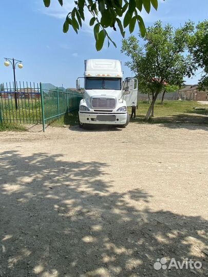 Freightliner Columbia, 2004