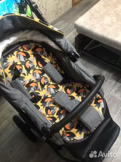 Прогулочная коляска с надувными колесами