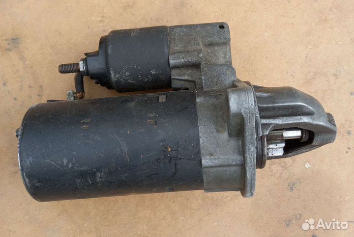 Стартер на автомобиль 