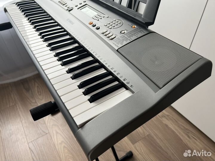 Синтезатор Yamaha PSR-R300