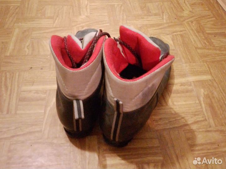 Лыжные ботинки