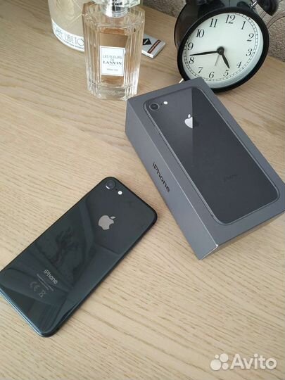 Телефон iPhone 8 64 gb