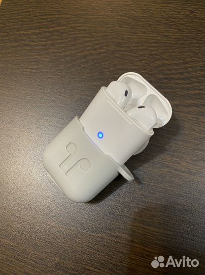 Беспроводные наушники с чехлом