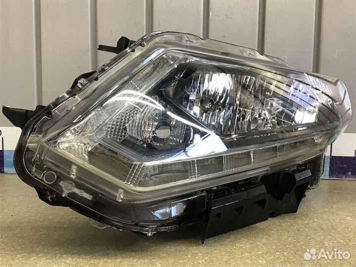 Фара левая Nissan X-Trail (T32) 2014