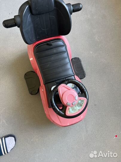 Детская машинка каталка с ручкой