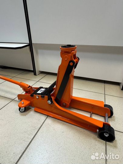 Домкрат гидравлический подкатной 2 т, с низким под