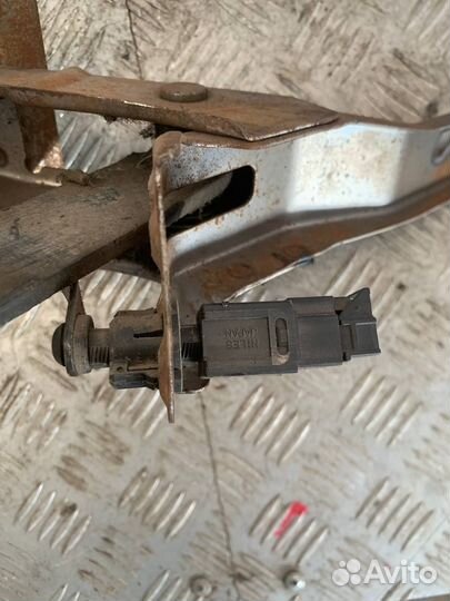 Концевик педали тормоза Ниссан Блюберд Силфи