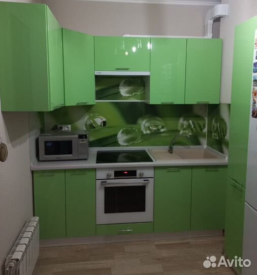 Кухня Глянец 120х260 см готовый вариант с витрины