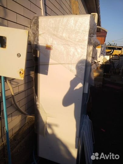 Продам бытовой холодильник для магазина