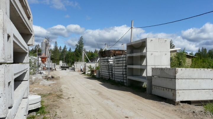 Здание, 2100 м²