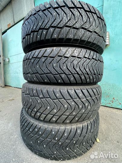 Yokohama IceGuard Stud IG65 215/65 R16 102T