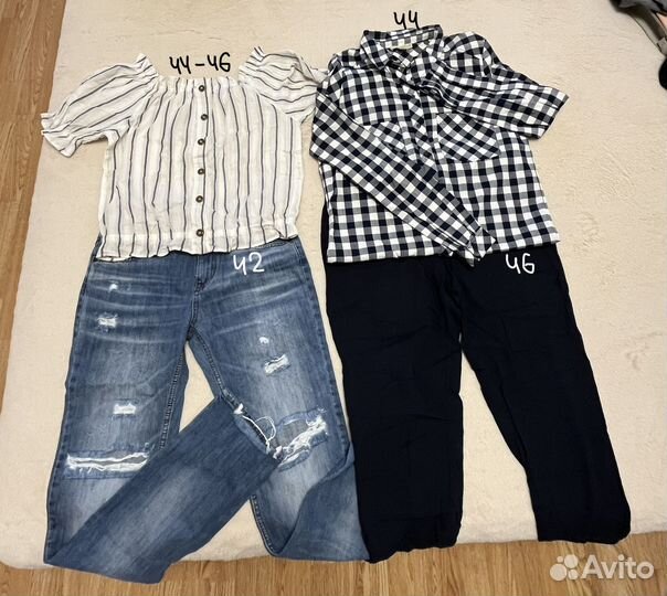 Два пакета одежды и обувь