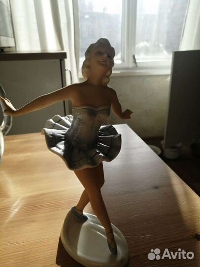 Фарфоровая статуэтка Балерина