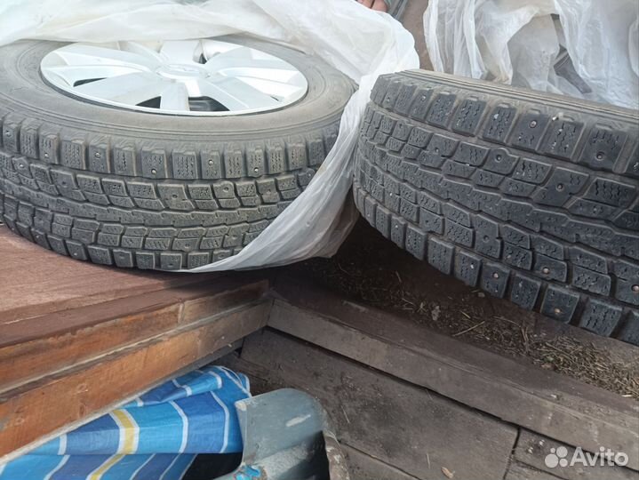 R14 Dunlop SP Winter Ice 01 185/70, PCD 4x98 DIA 10