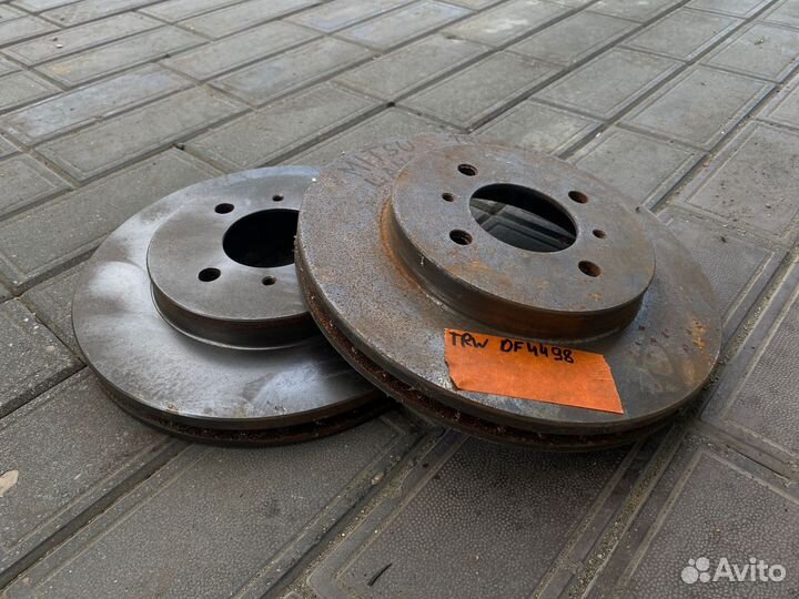 Передние тормозные диски на Mitsubishi Lancer