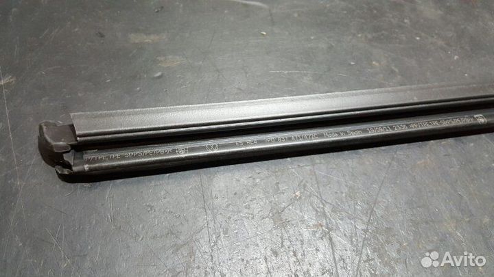 Уплотнитель стекла Porsche Cayenne 958 M4852 2011