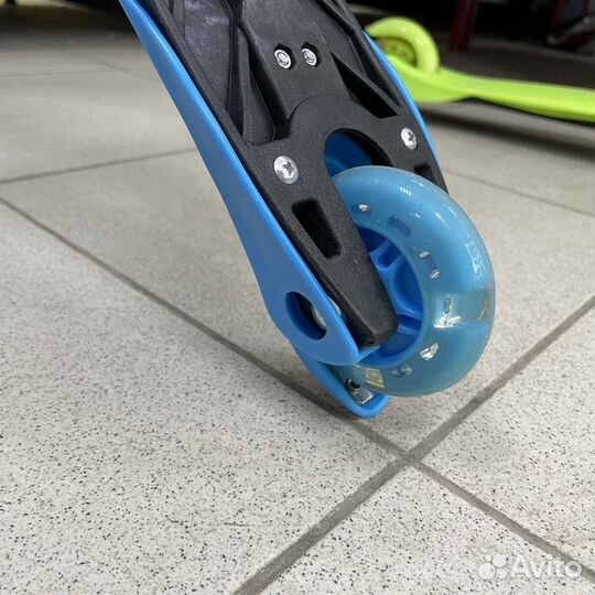Самокат 3-х колесный однотонный