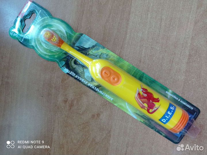 Электрическая зубная щетка детская