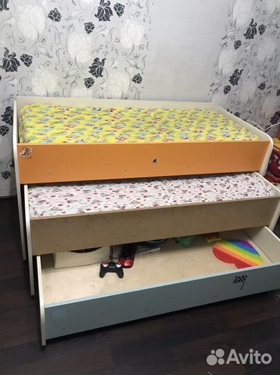 Трехярусная кровать бу