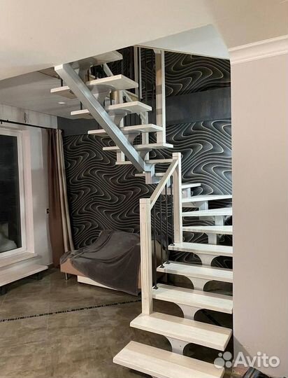 Лестница на второй этаж под ключ