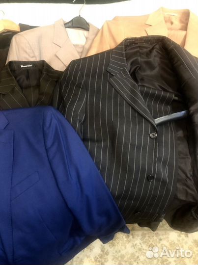 Костюмымужские оригинал шерсть размер 48-50 Meucci