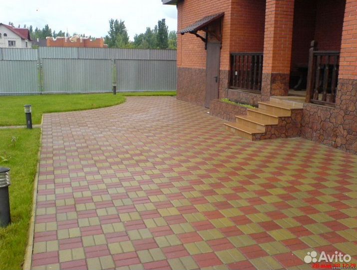 Кладка тротуарной плитки брусчатки