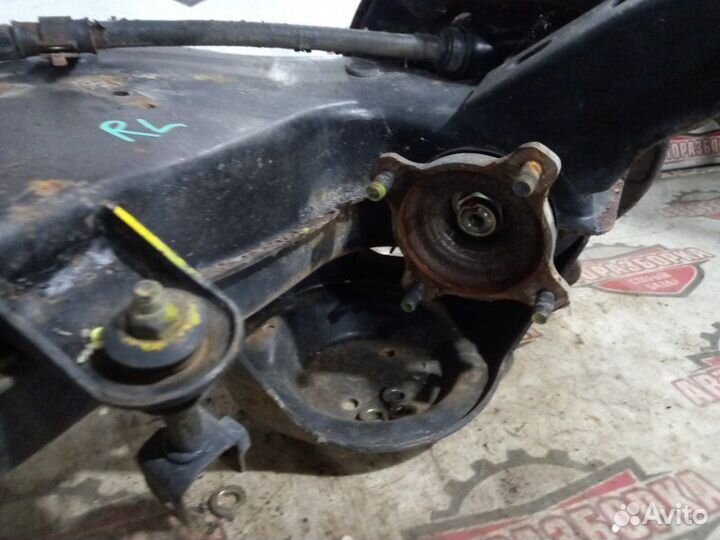 Ступица задняя левая Toyota Crown GS121 1ggze