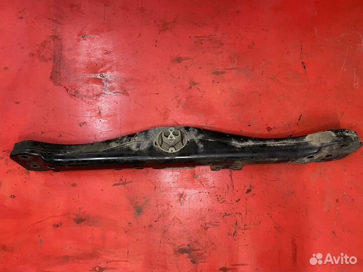 Балка раздаточной коробки Audi q7 4.2 FSI BAR