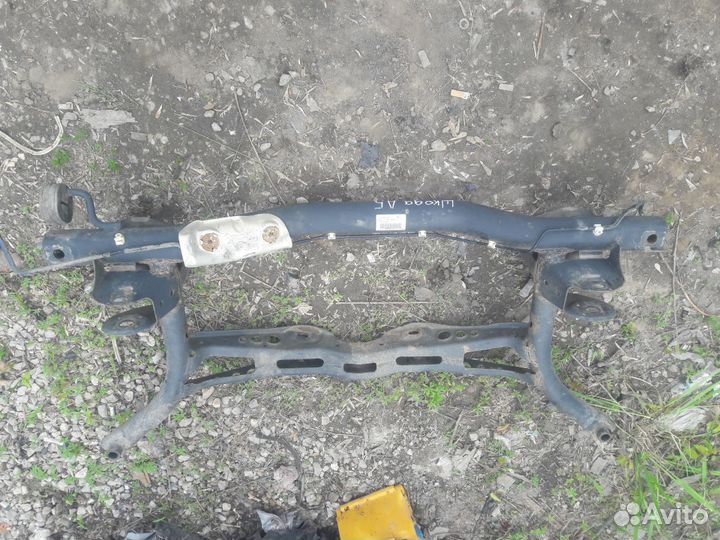 Задний подрамник Skoda Octavia A5