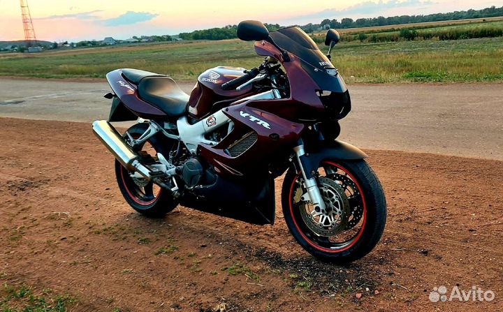 Мотоцикл Хонда VTR-1000F