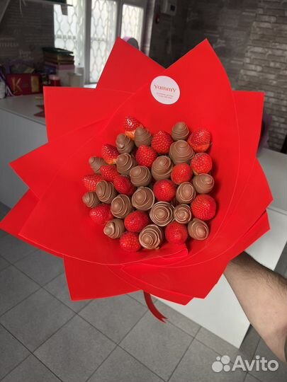 Клубника в шоколаде букеты