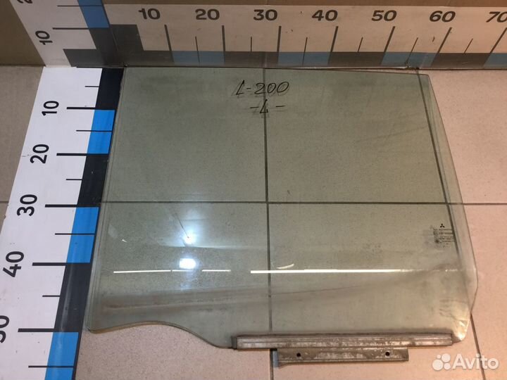 Стекло двери задней левой Митсубиси L200 (KB)
