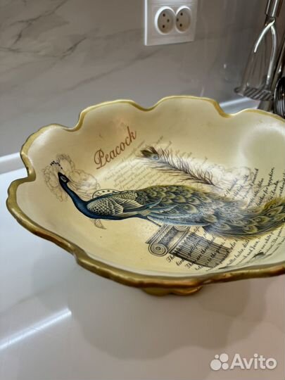 Ваза для фруктов на ножке