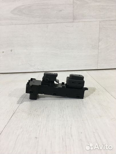 Кнопка стеклоподъемника задняя KIA optima 3 2.4 ат