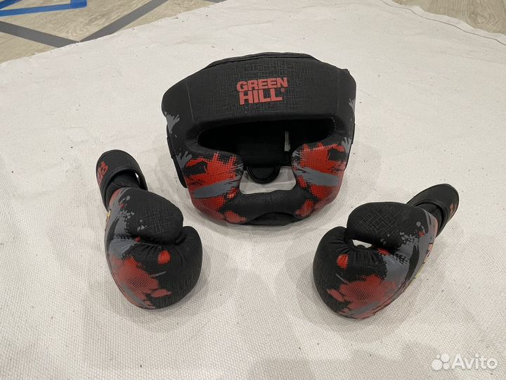 Боксерские перчатки и шлем детские