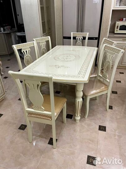 Стол и стулья версаче