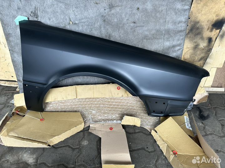 Крыло переднее правое Audi 80 b4